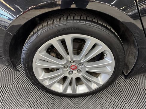 Used 2020 Jaguar XF Premium image 21