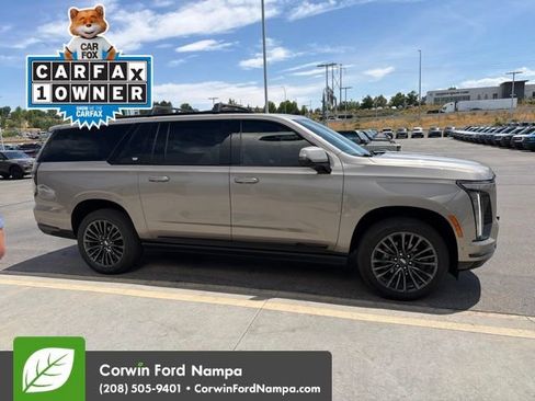 Used 2025 Cadillac Escalade ESV Sport Platinum w/ LPO, Floor Liner Package AWD/4WD image 5