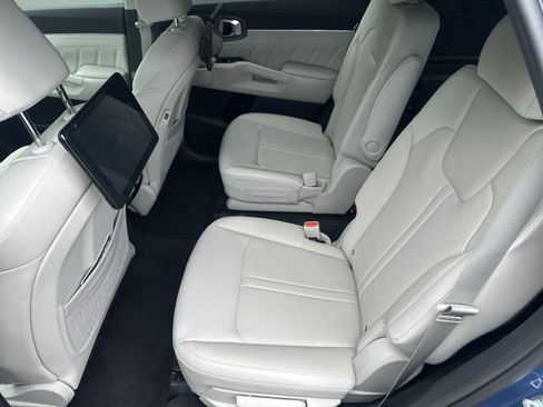 Certified 2025 Kia Sorento SX FWD image 23