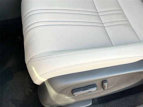 Used 2025 Honda HR-V EX-L image 18