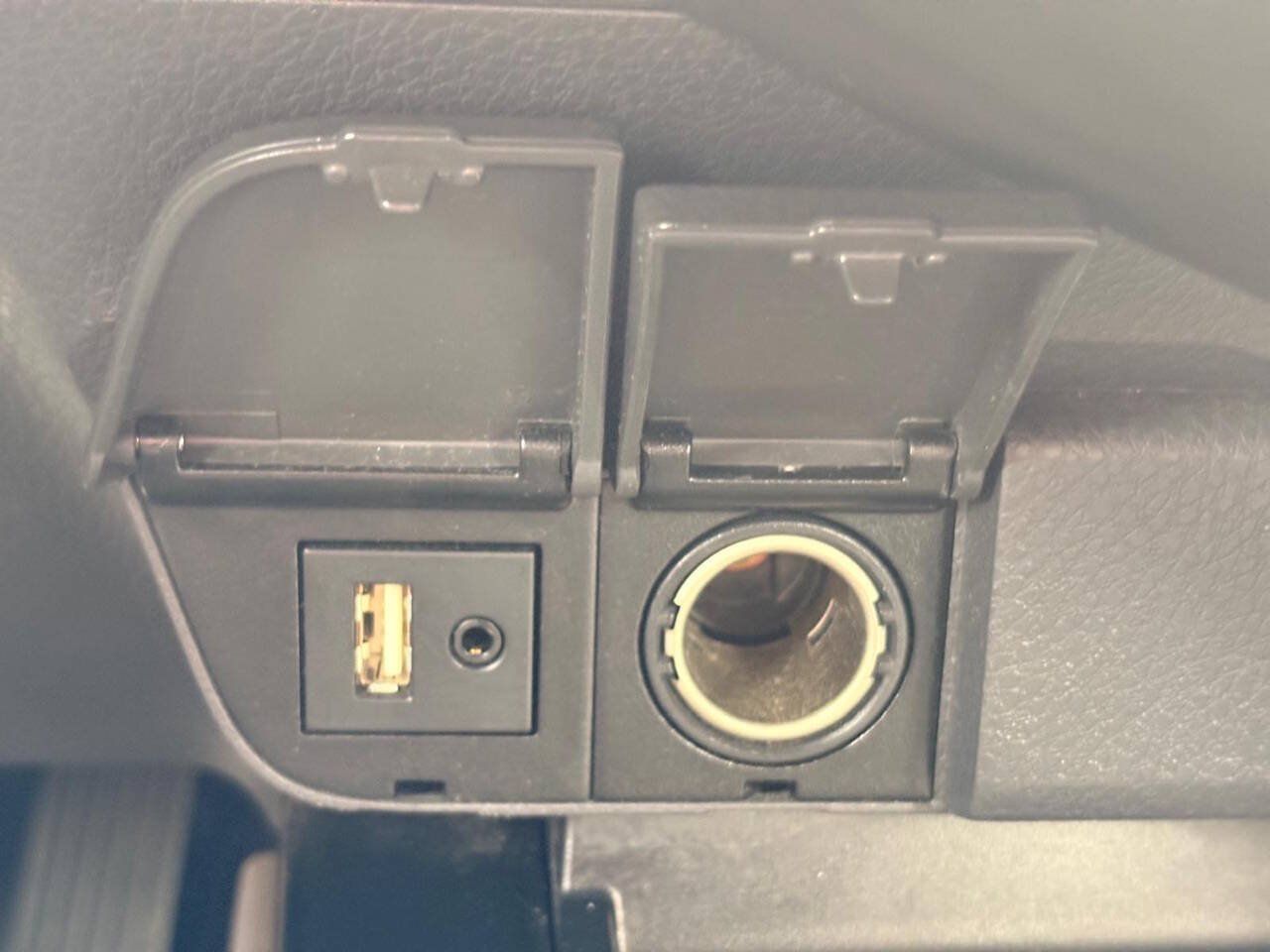 Used 2018 Toyota Camry LE FWD image 32