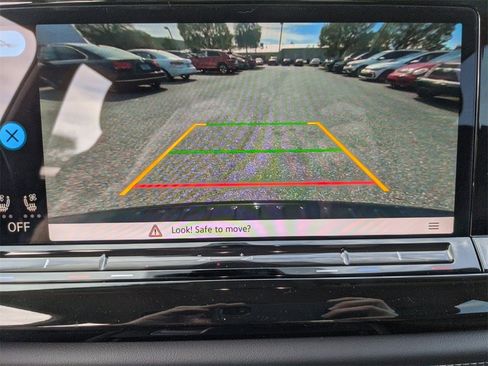 Used 2025 Volkswagen Atlas SE image 31