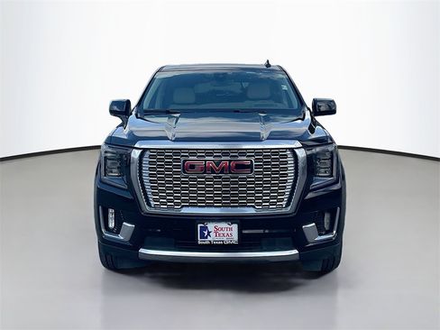Used 2022 GMC Yukon Denali image 2