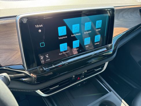 New 2026 Volkswagen Atlas SE FWD image 17
