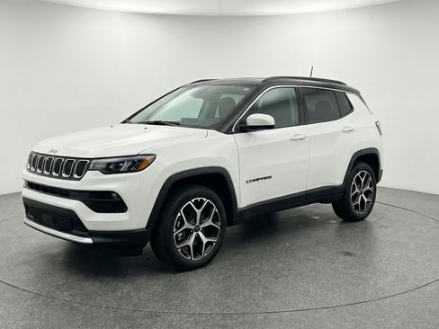Used 2025 Jeep Compass Limited AWD/4WD image 3