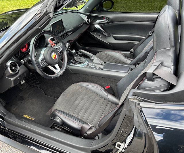 Used 2018 FIAT 124 Spider Abarth RWD image 12