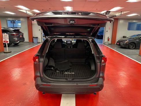 Used 2021 Toyota RAV4 LE AWD/4WD image 24