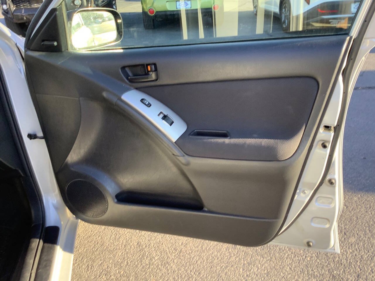 Used 2006 Toyota Matrix FWD image 28
