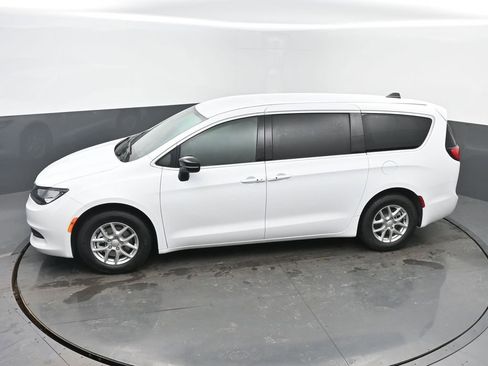 New 2026 Chrysler Voyager LX image 39