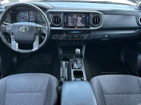 Used 2016 Toyota Tacoma TRD Sport image 12