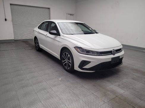 Used 2025 Volkswagen Jetta Sport image 13