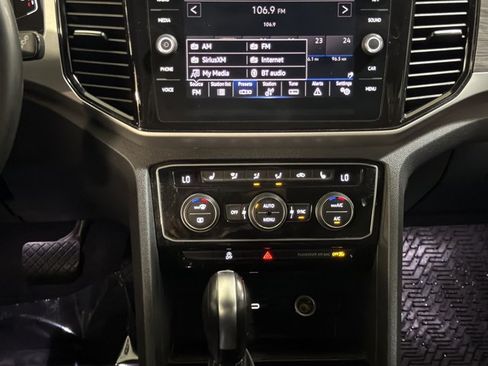 Used 2022 Volkswagen Atlas Cross Sport SE FWD image 33