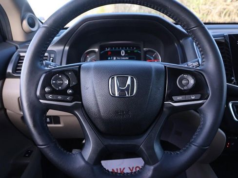 Used 2022 Honda Pilot Touring image 11
