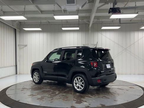 Used 2019 Jeep Renegade Latitude w/ Cold Weather Group FWD image 6