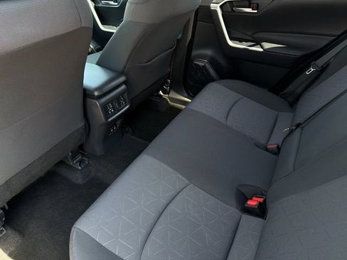 Used 2019 Toyota RAV4 XLE w/ Convenience Package FWD image 10
