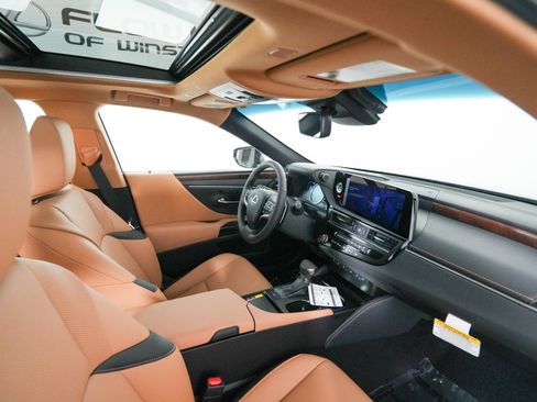 New 2025 Lexus ES 350 w/ Premium Package image 18