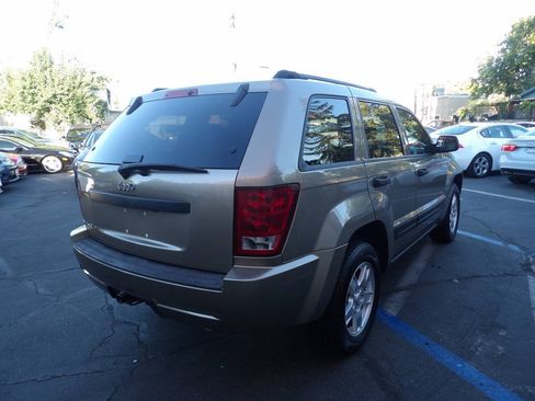 Used 2005 Jeep Grand Cherokee Laredo AWD/4WD image 3