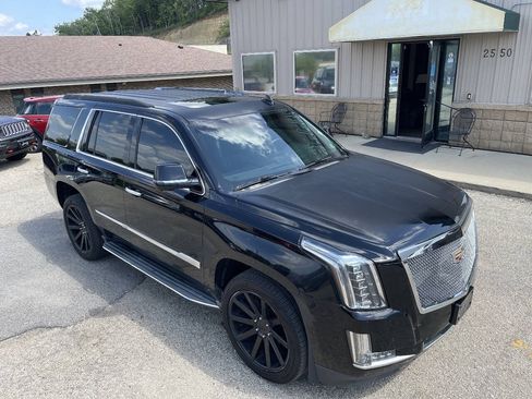 Used 2015 Cadillac Escalade Luxury AWD/4WD image 12