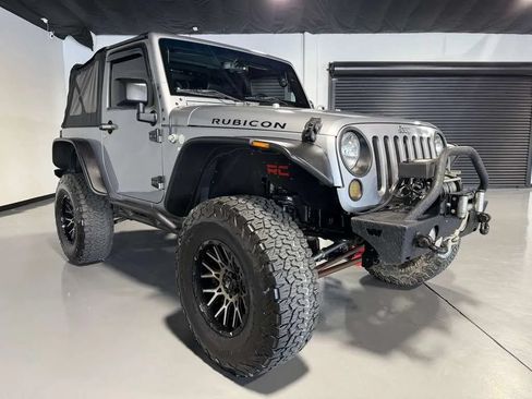 Used 2015 Jeep Wrangler Rubicon w/ Power Convenience Group AWD/4WD image 3