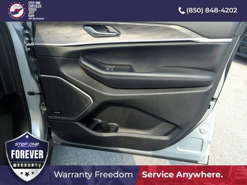 Used 2022 Jeep Grand Cherokee Limited 4xe w/ Luxury Tech Group II AWD/4WD image 35