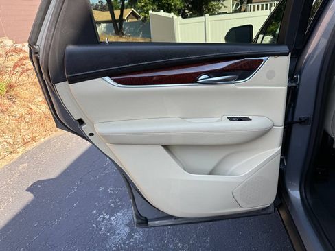 Used 2017 Cadillac XT5 Luxury w/ Driver Awareness Package FWD image 20