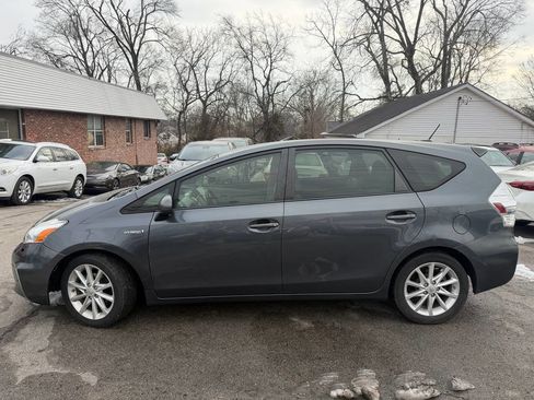 Used 2013 Toyota Prius V Five image 5