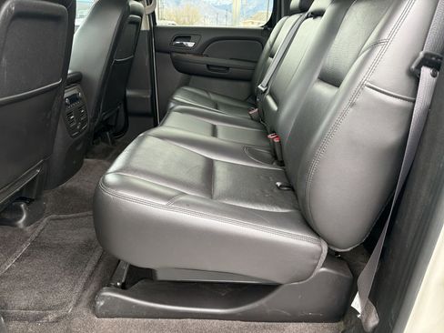 Used 2011 Chevrolet Avalanche LTZ image 23