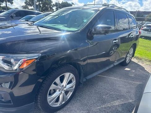 Used 2018 Nissan Pathfinder SL w/ SL Premium Package FWD image 6