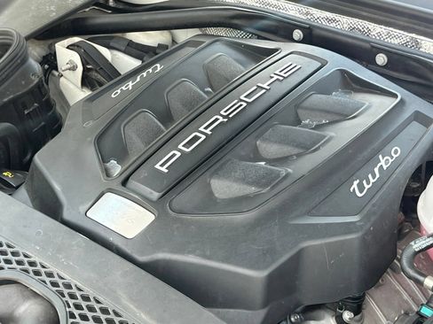 Certified 2015 Porsche Macan Turbo AWD/4WD image 39