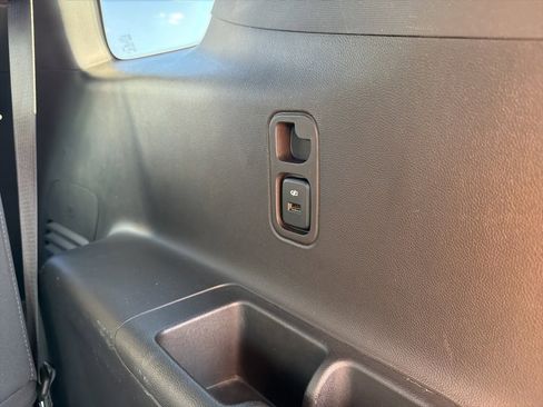 Used 2023 Chevrolet Traverse LT image 36