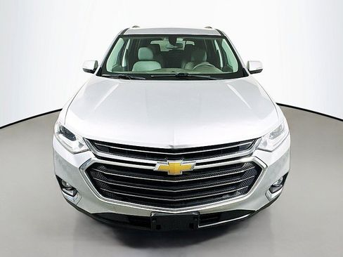 Used 2019 Chevrolet Traverse LT FWD image 2