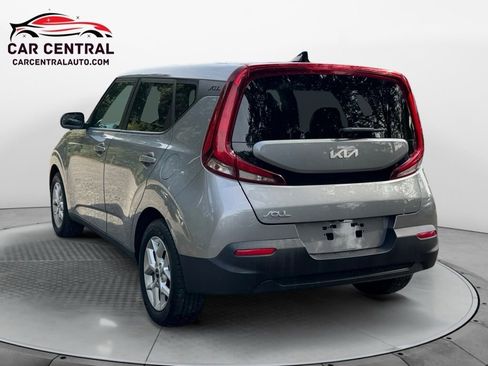 Used 2022 Kia Soul LX w/ Technology Package image 3
