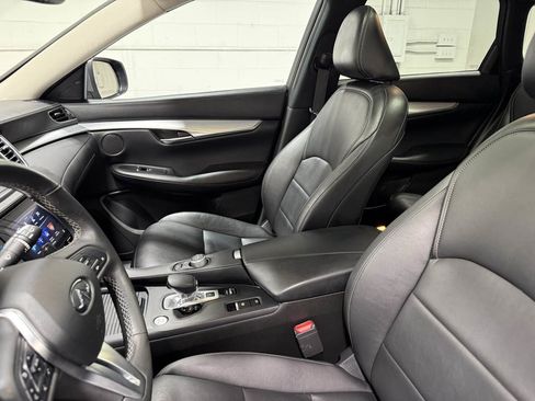 Used 2019 INFINITI QX50 Luxe w/ Navigation Package image 14