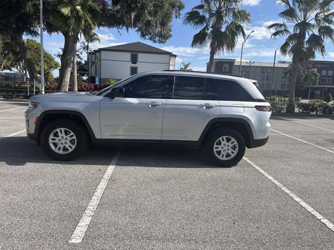 Used 2023 Jeep Grand Cherokee Laredo image 7