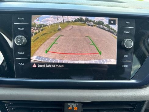 Used 2023 Volkswagen Taos SE w/ Panoramic Sunroof Package AWD/4WD image 29