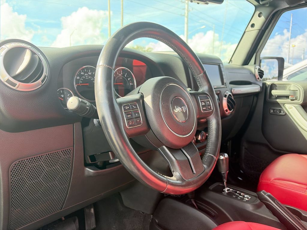 Used 2015 Jeep Wrangler Unlimited Sahara w/ Connectivity Group AWD/4WD image 17