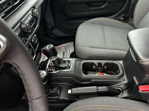 Used 2025 Jeep Wrangler Unlimited Sahara image 26