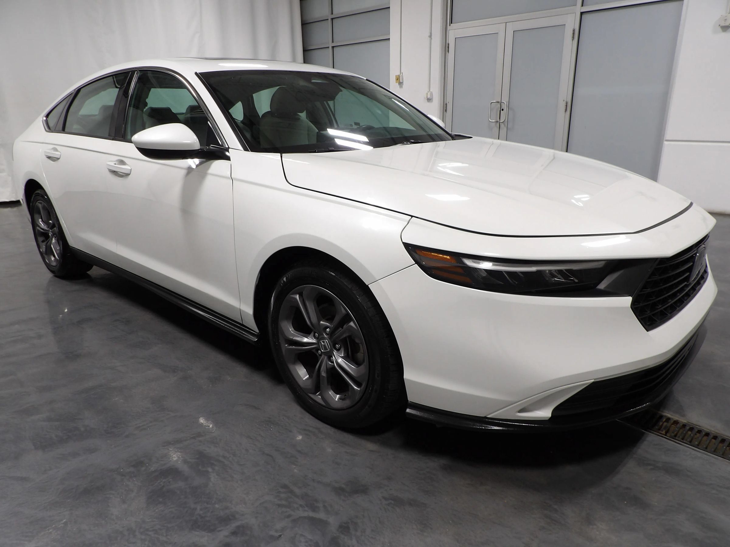 Used 2023 Honda Accord EX image 2