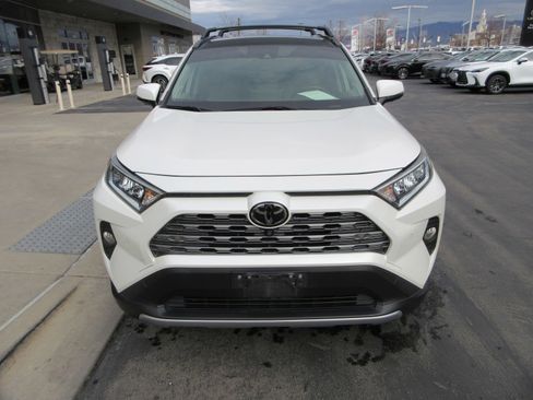 Used 2019 Toyota RAV4 Limited image 13