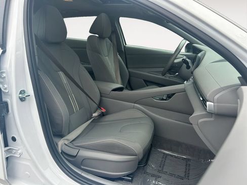 Used 2025 Hyundai Elantra SEL FWD image 24