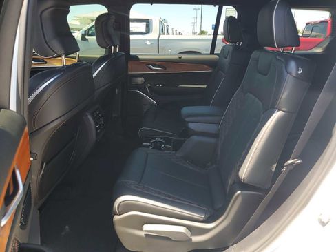 Used 2023 Jeep Grand Cherokee L Summit AWD/4WD image 14