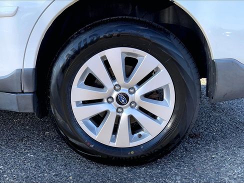Used 2018 Subaru Outback 2.5i Premium image 10