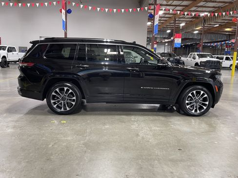 Used 2021 Jeep Grand Cherokee L Overland w/ Luxury Tech Group IV AWD/4WD image 6