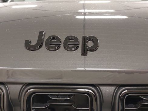 New 2025 Jeep Grand Cherokee 4WD image 31