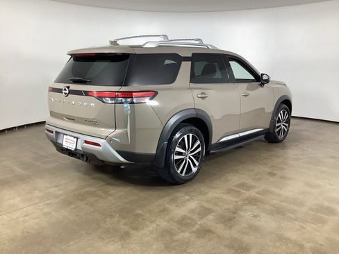 Used 2023 Nissan Pathfinder Platinum w/ Cargo Package AWD/4WD image 6