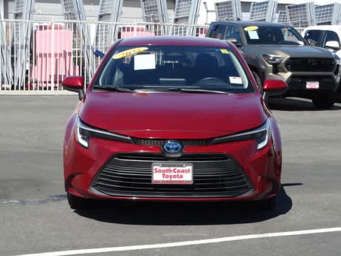 Used 2025 Toyota Corolla LE w/ LE Premium Package image 3