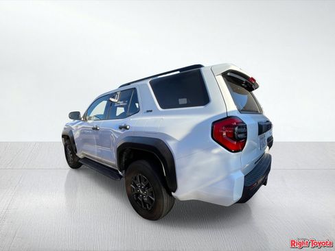 Used 2025 Toyota 4Runner SR5 AWD/4WD image 3