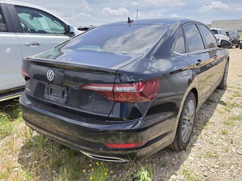 Used 2020 Volkswagen Jetta R-Line w/ R-Line Cold Weather Package FWD image 4