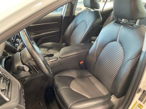 Used 2023 Toyota Camry SE image 11