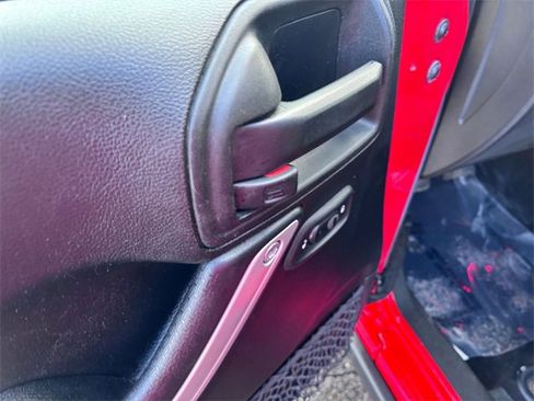 Used 2017 Jeep Wrangler Unlimited Rubicon w/ Dual Top Group image 13